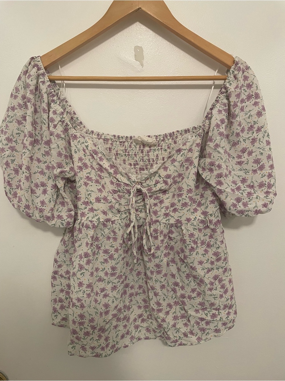 Smocked Puff-Sleeve Floral Tunic Top in Cream and Lavender